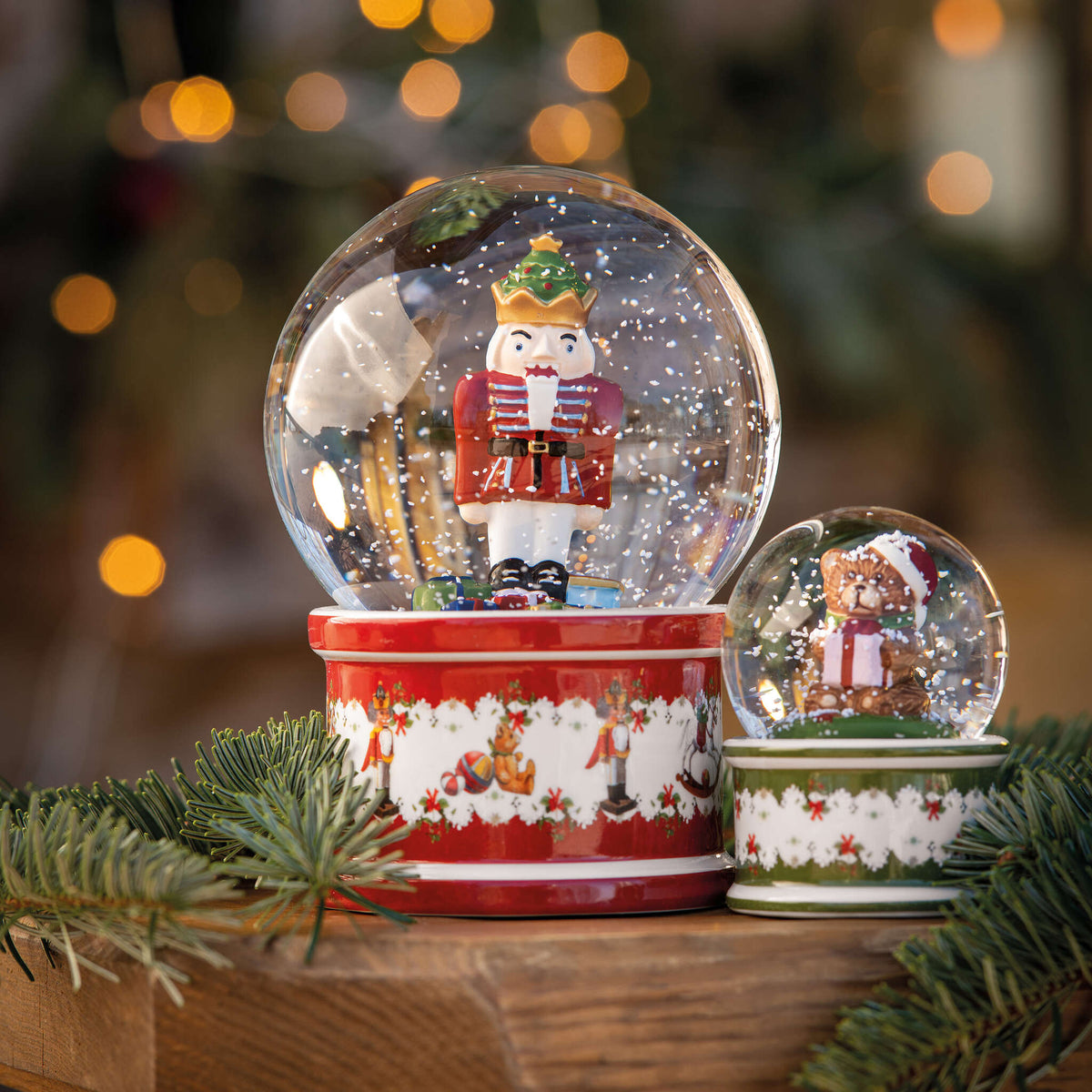 Villeroy & Boch Christmas Toys Palla di neve Schiaccianoci Grande Multicolore, 12,5 x 12,5 x 17 cm