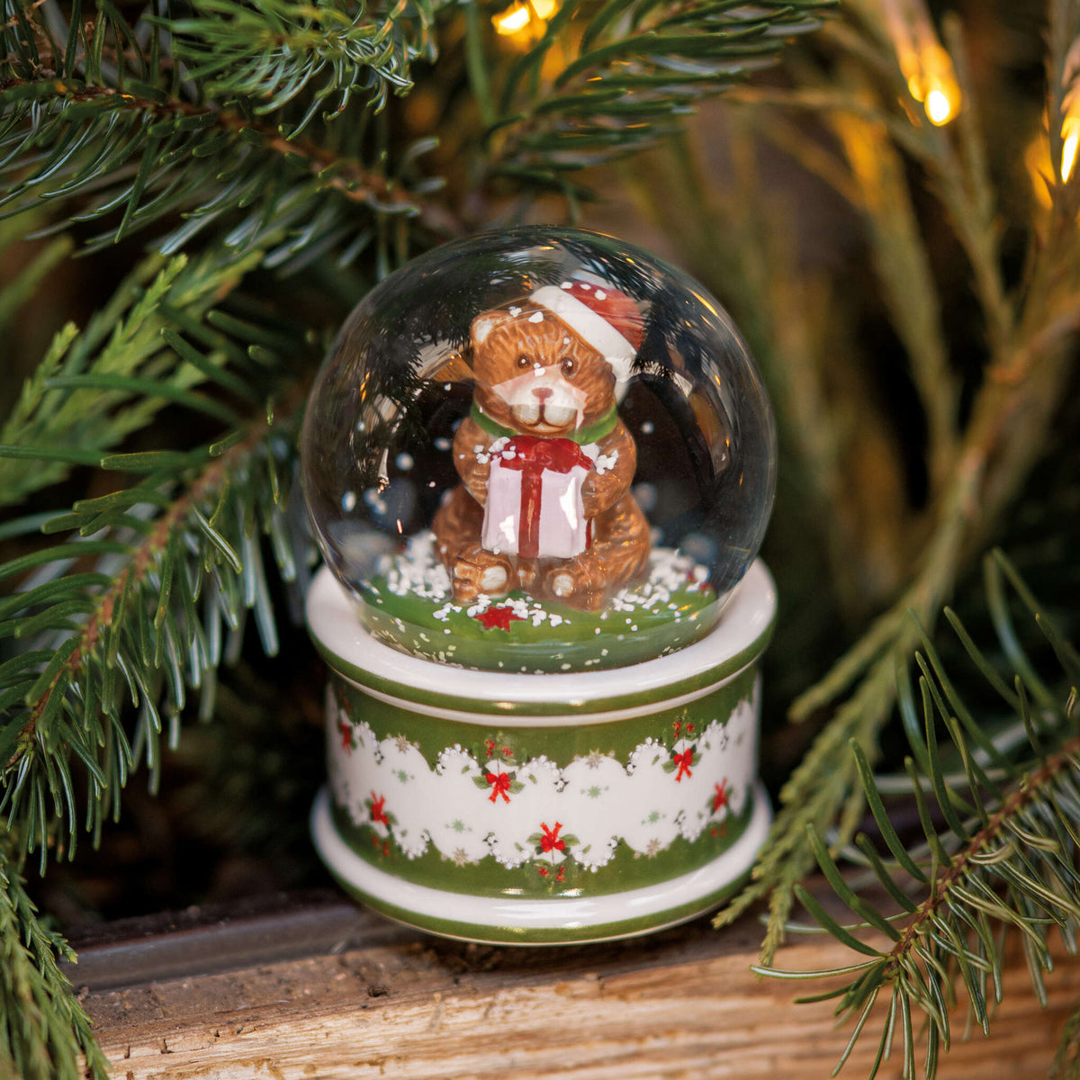 Villeroy & Boch Christmas Toys Palla di neve Orsetto Piccola Multicolore 6,5 x 6,5 x 9 cm