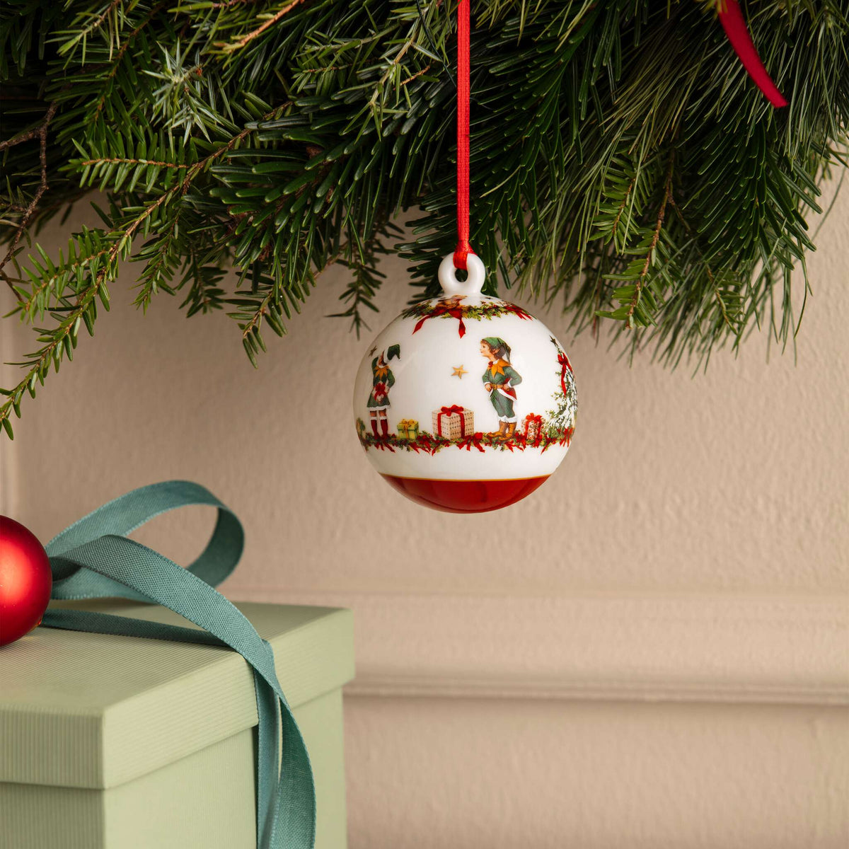 Villeroy & Boch Annual Christmas Edition Palla 2026, colorato, Premium Porcelain