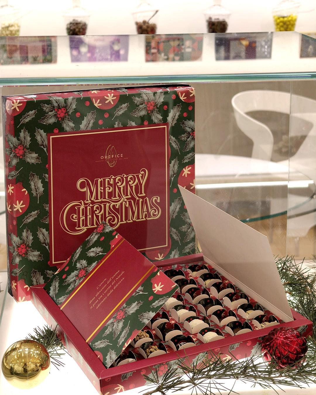 OREFICE Box Natalizia Con Deliziosi Cioccolatini Assortiti Tra Nudi E Bacetti 200Gr