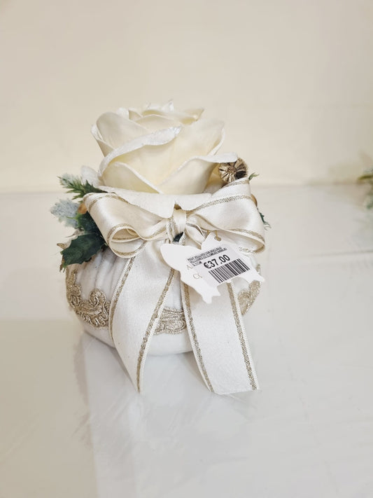 FIORI DI LENA - POUFF BIANCO LATTE CON ROSA VELLUTATA BIANCA
