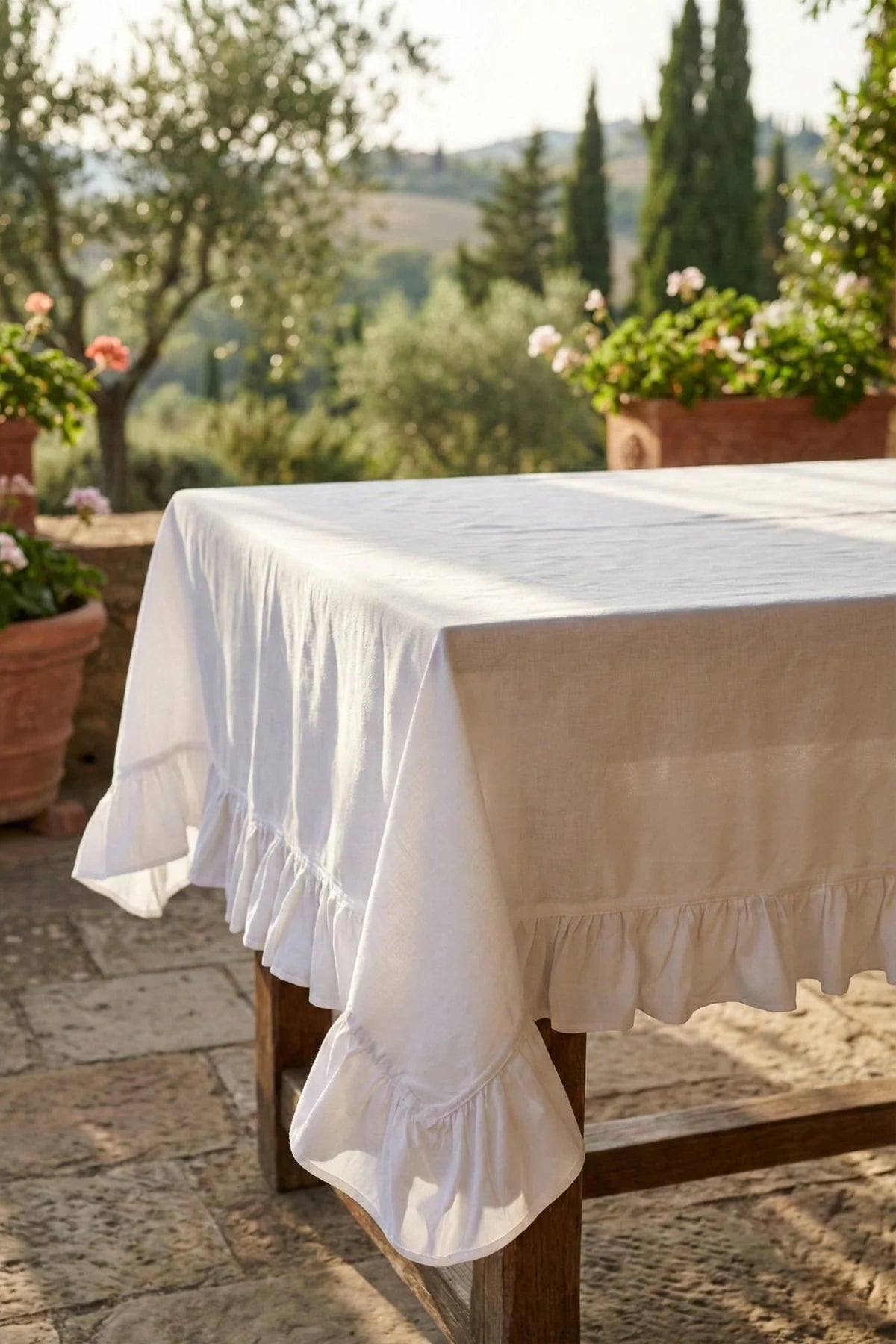 Nuvole di Stoffa Danidè Tovaglia bianca in misto lino con elegante balza
